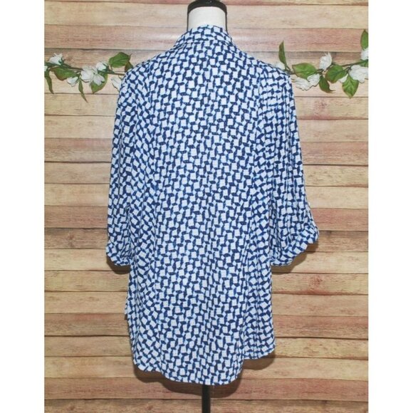 Chico's Blue & White Geo Print Pull Over Blouse Size 2 US L 12 Roll Tab V-Neck - Picture 6 of 10